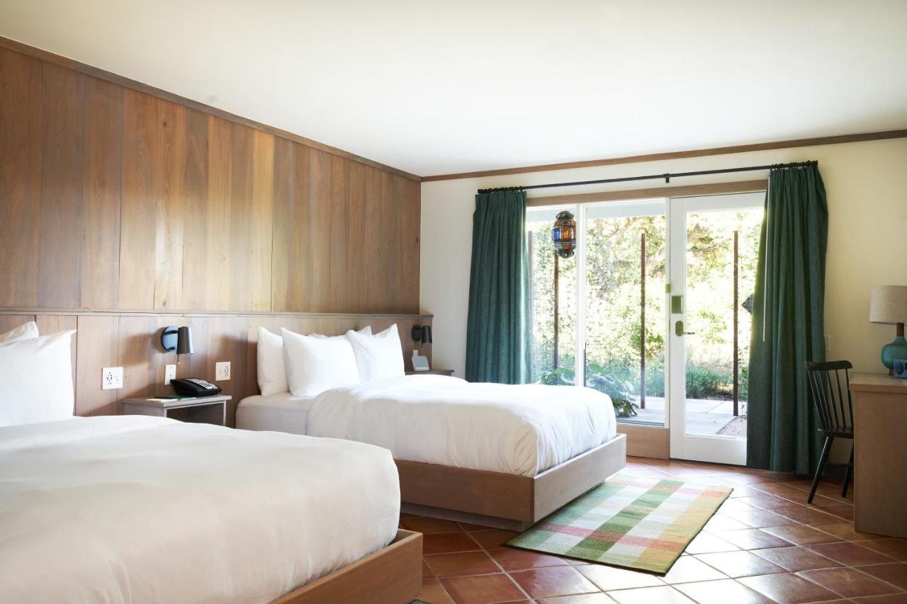Stagecoach Hotel 3*
