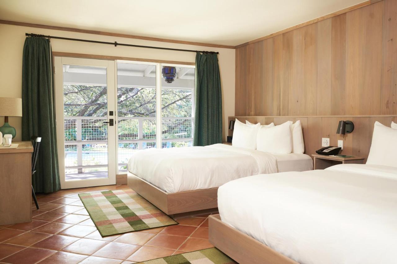 Stagecoach Hotel 3*